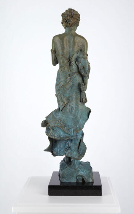 Anna Razumovskaya Holding On Detail4