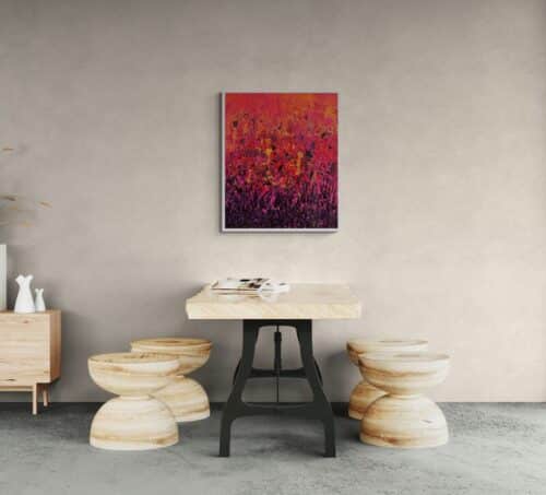 Aro Je me sens inspirée painting displayed on a greige plaster wall with blond wood and black steel furniture