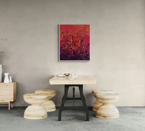 Aro Je me sens inspirée painting displayed on a greige plaster wall with blond wood and black steel furniture