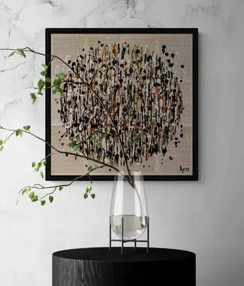 Aro Le pouvoir des mots painting displayed on a pale plaster wall beside a black pedestal